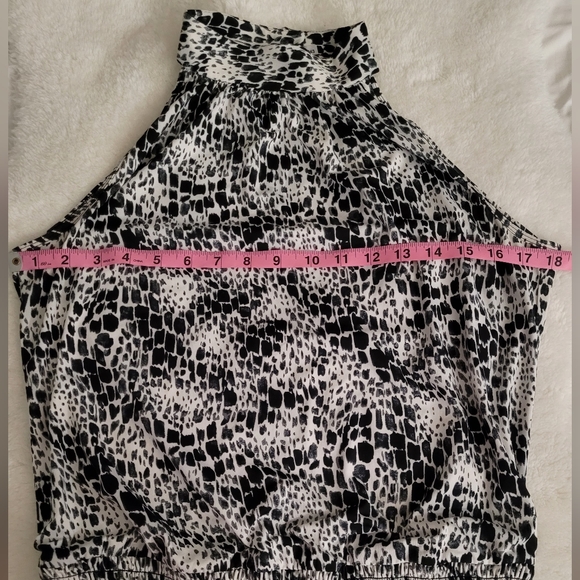 Essentials by Milano High neck sleeveless tops size medium - Picture 5 of 10